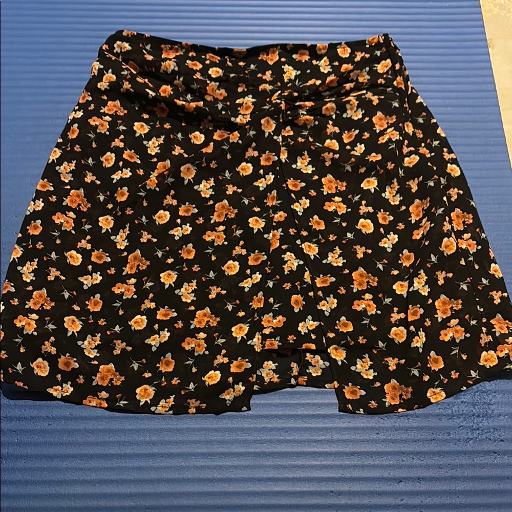 Francesca's Collections Black and Orange Floral Skirt